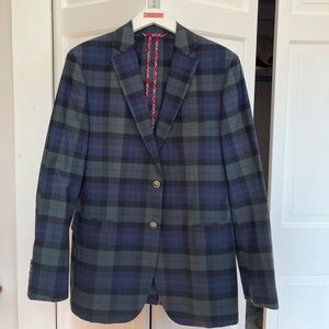 Vineyard Vines Stretch cotton breaker blazer. Just in time for the holidays!